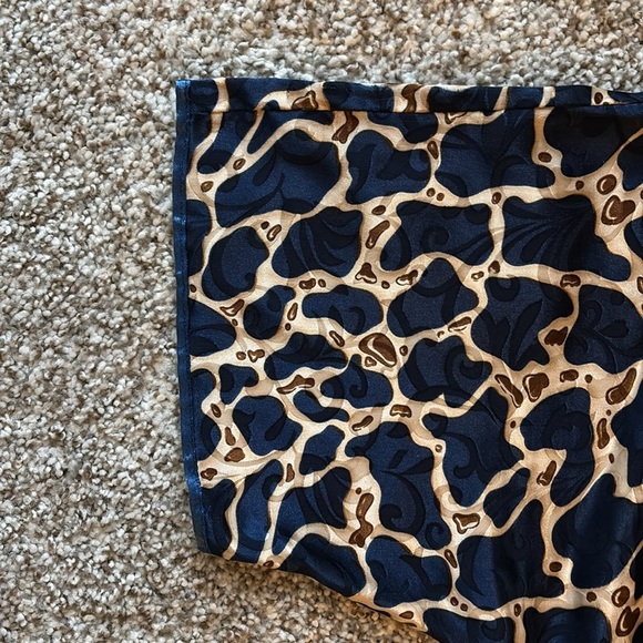 Gorgeous Malachite Satin dressing gown size 3 - Picture 3 of 5